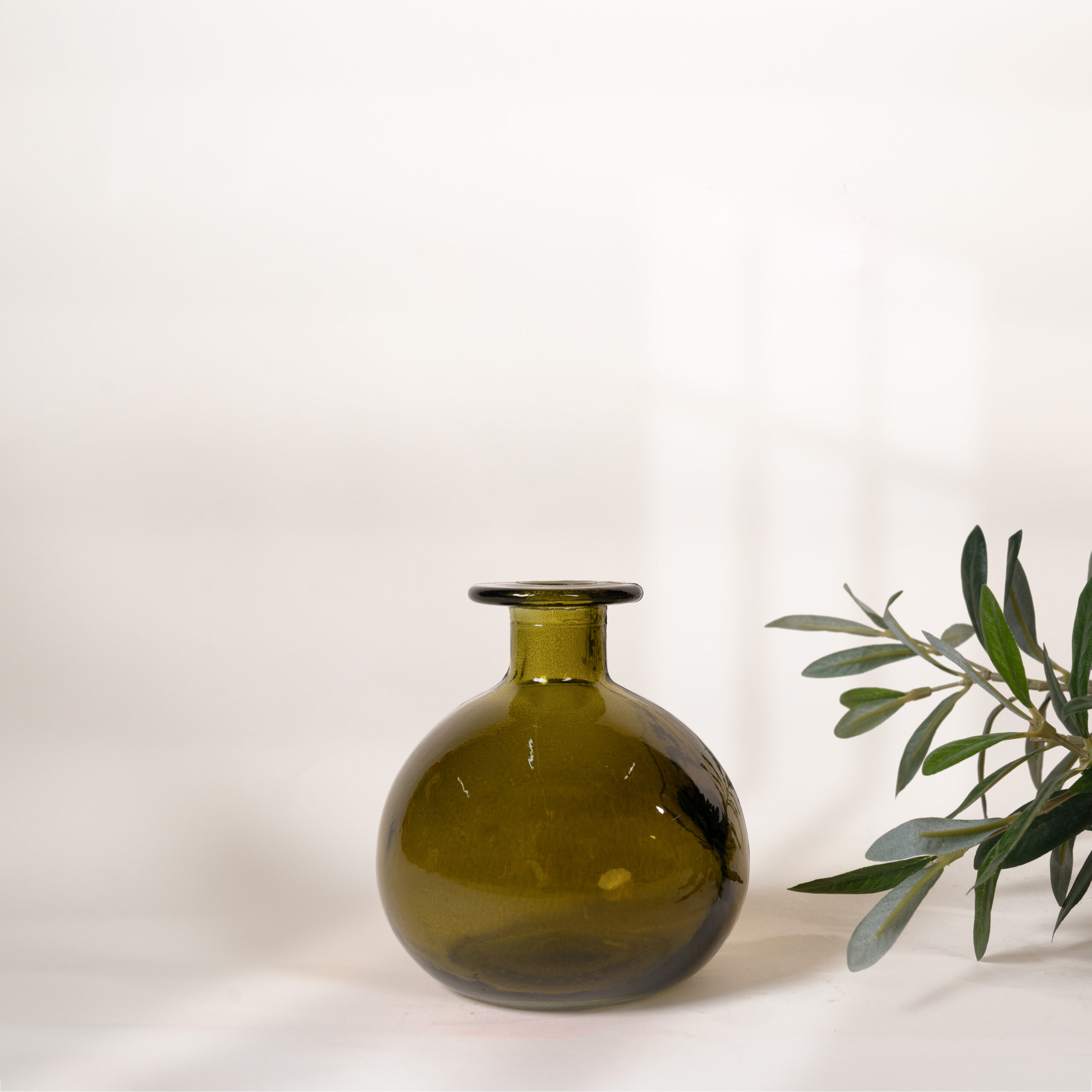 Vase round bottle vert olive H 12cm Vase round bottle vert olive H 12cm